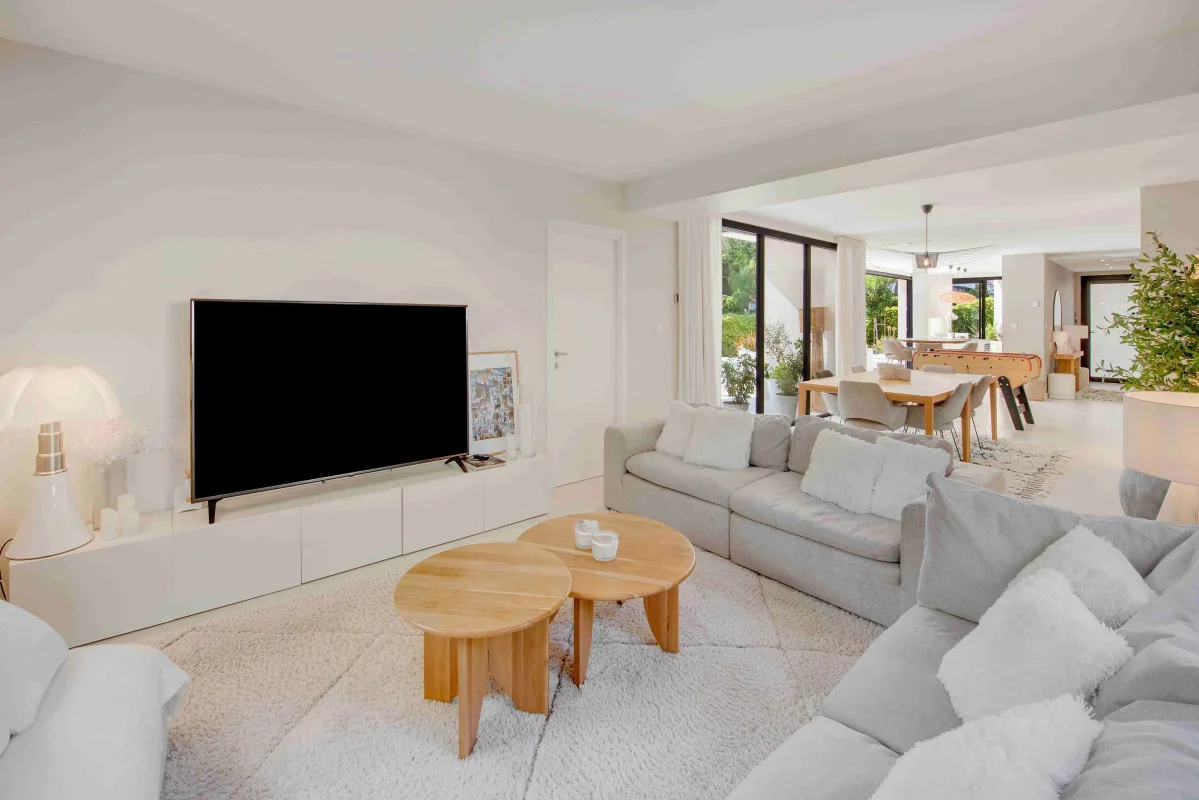 Contemporary Villa of Distinction in Boulouris, Saint-Raphaël — 3
