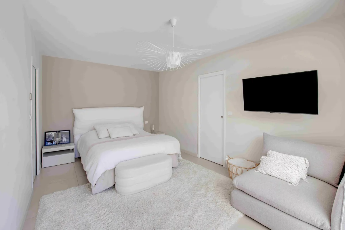 Contemporary Villa of Distinction in Boulouris, Saint-Raphaël — 4