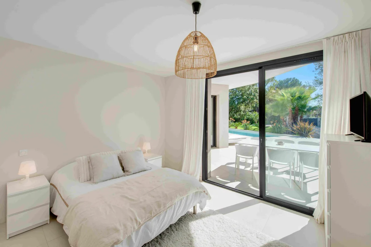 Contemporary Villa of Distinction in Boulouris, Saint-Raphaël — 5