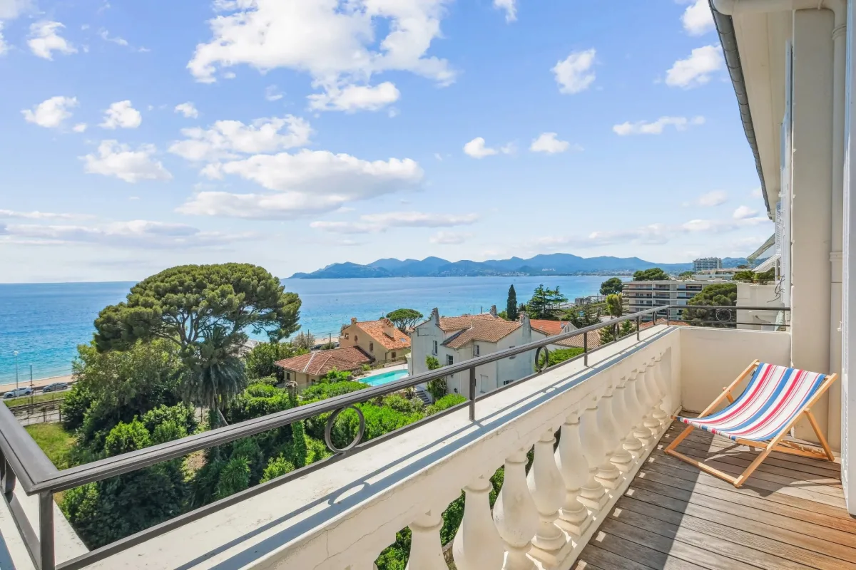 Prestige Penthouse Croix des Gardes, Cannes — 136 m², Panoramic Sea Views — 1