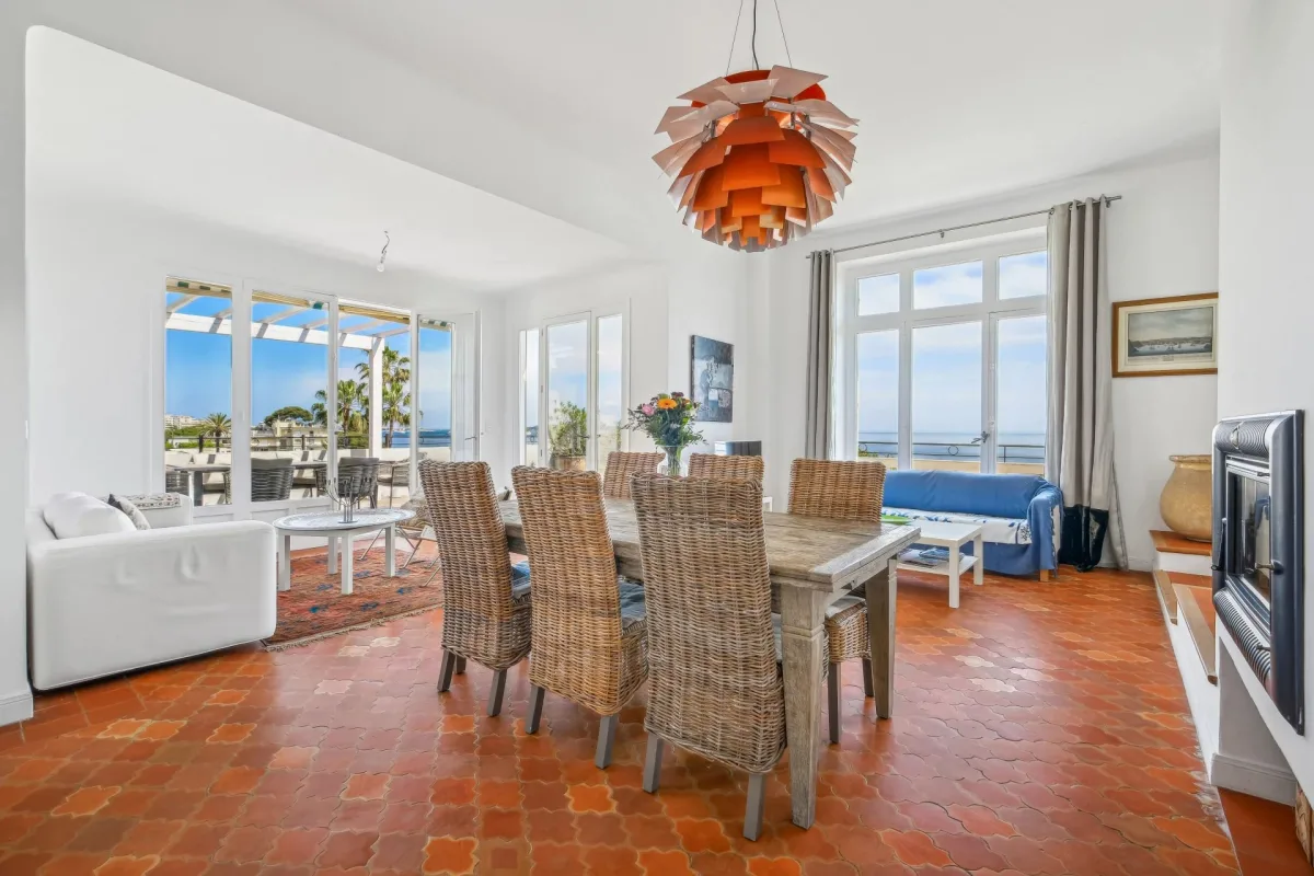 Prestige Penthouse Croix des Gardes, Cannes — 136 m², Panoramic Sea Views — 2