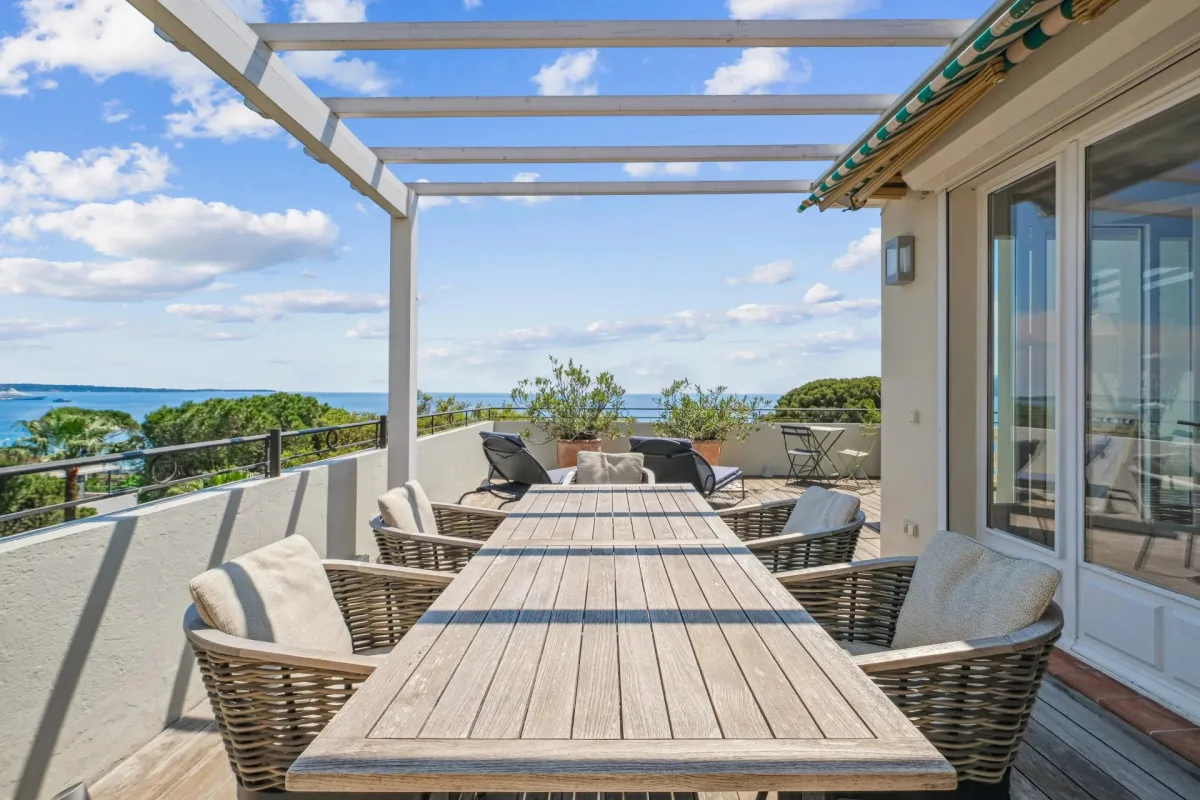 Prestige Penthouse Croix des Gardes, Cannes — 136 m², Panoramic Sea Views — 4