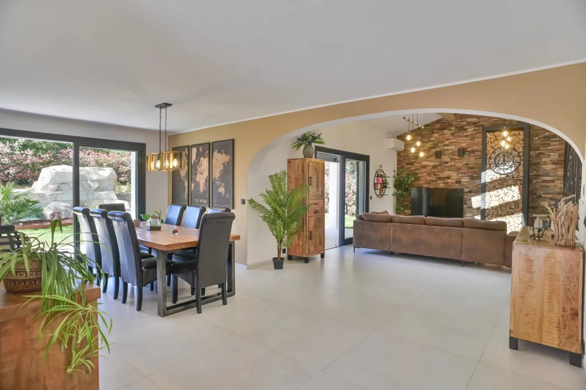 Prestigious Villa in Roquefort-les-Pins, 5 Bedrooms, Fully Renovated — 3