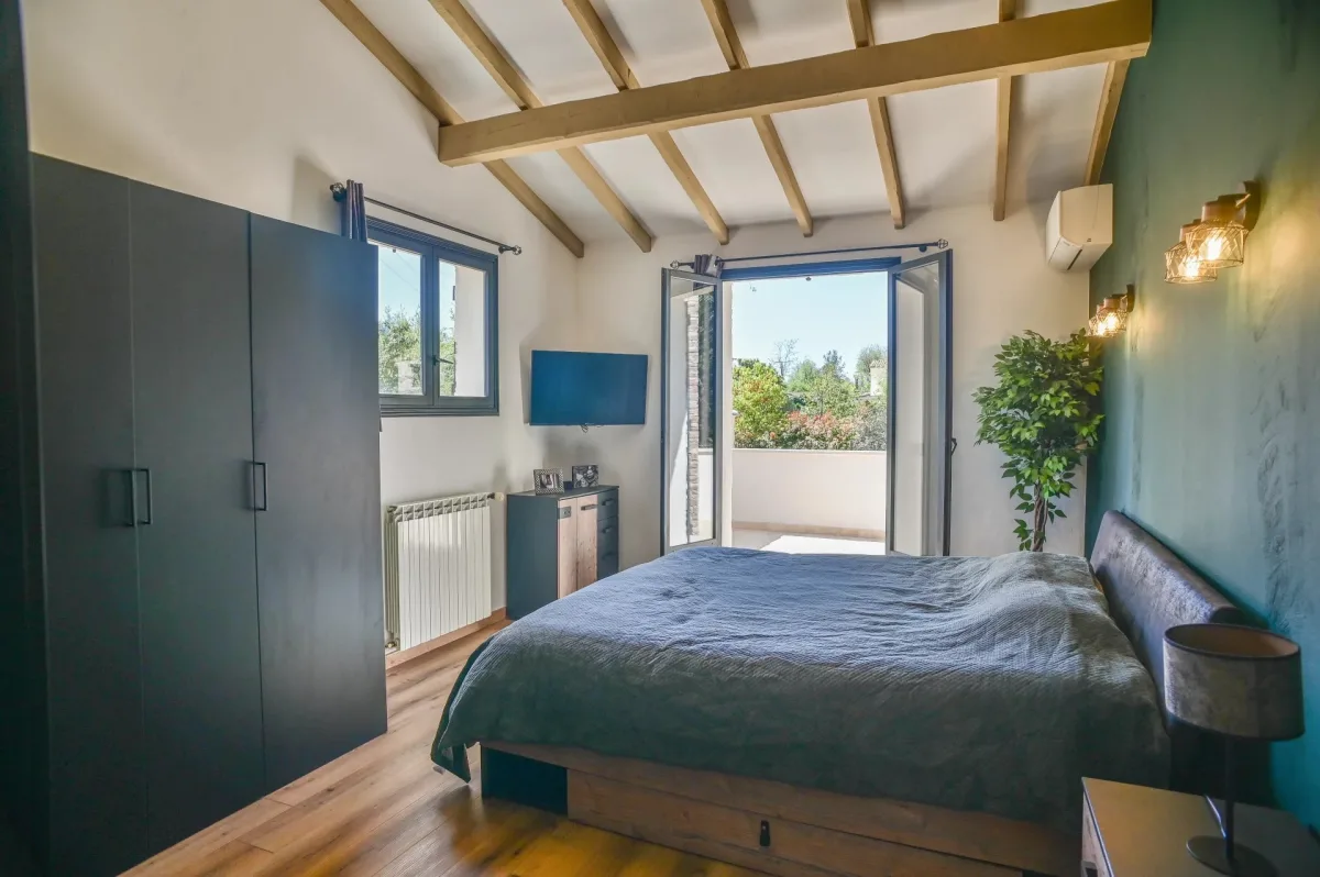Prestigious Villa in Roquefort-les-Pins, 5 Bedrooms, Fully Renovated — 5