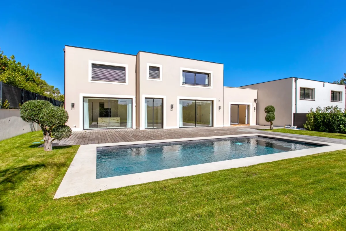 Contemporary Luxury Villa in Mouans-Sartoux, 280 sqm — 1