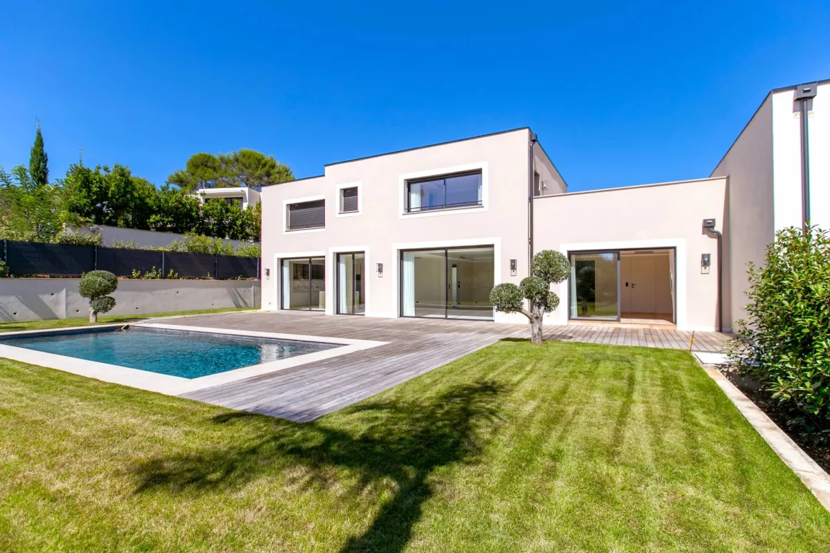 Contemporary Luxury Villa in Mouans-Sartoux, 280 sqm — 2