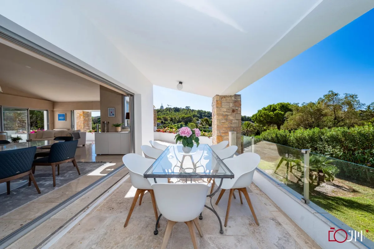 Prestigious Villa for Sale in Mougins with Private Pool and Tennis Court — 5