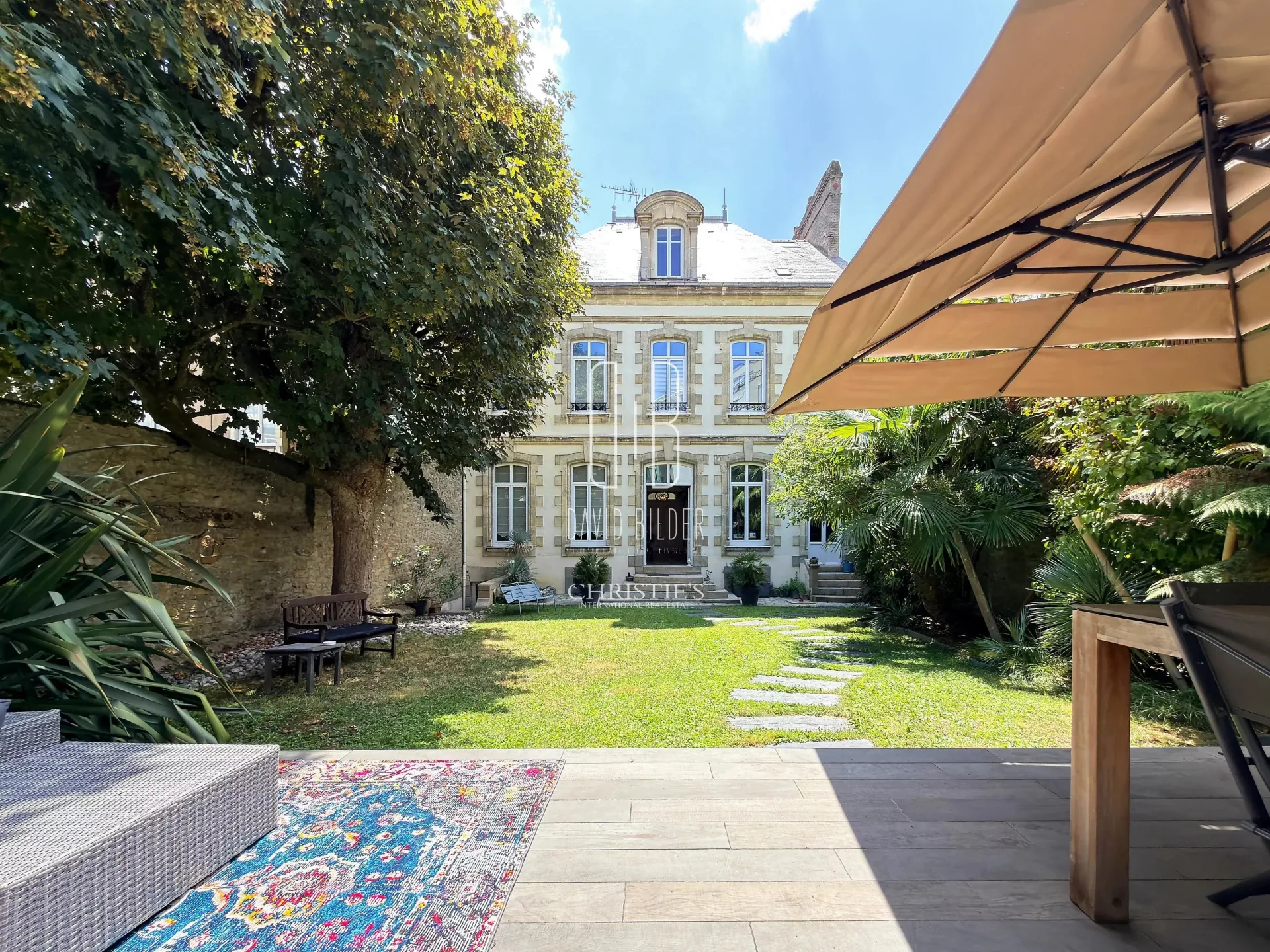 Prestigious Property with Indoor Swimming Pool in Nantes — 1