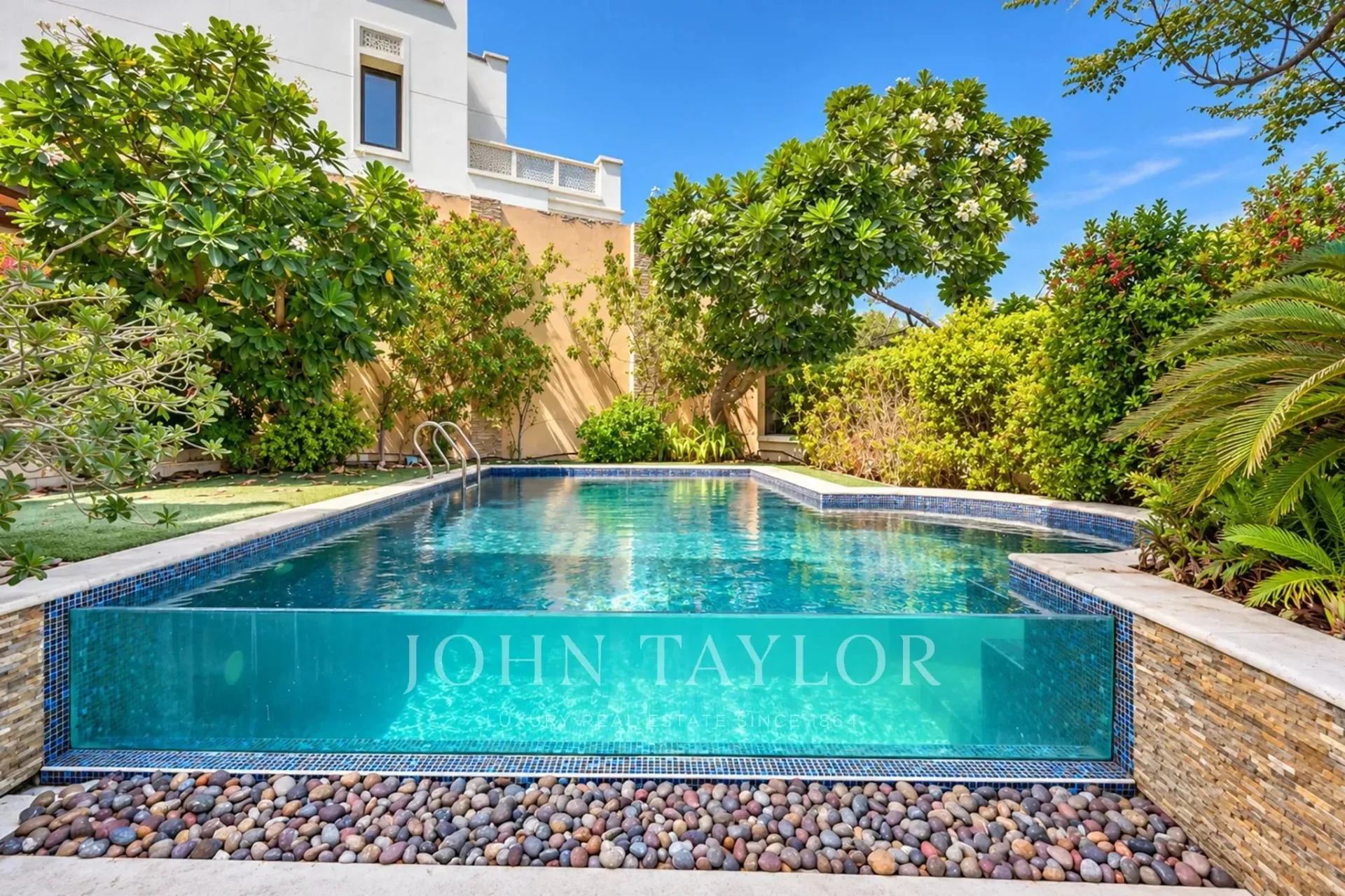 Prestige Corner Villa at Emirates Hills, Dubai — Private Pool — 1