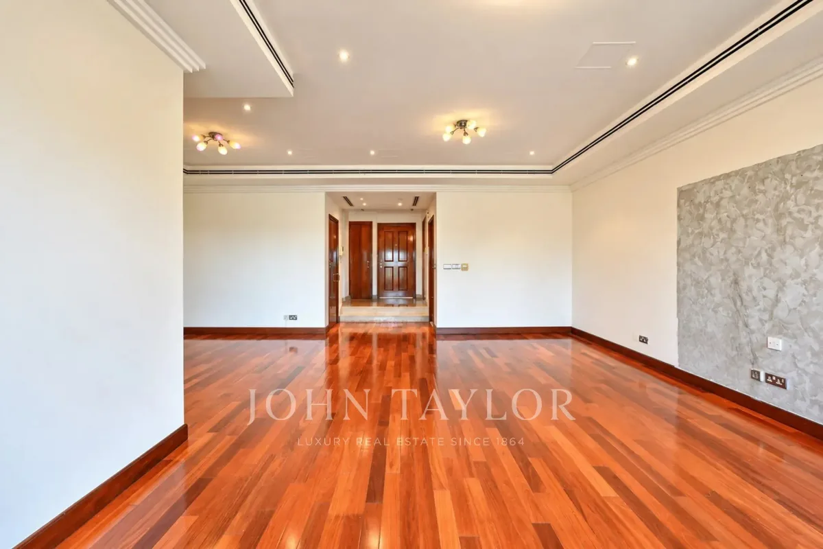 Prestige Corner Villa at Emirates Hills, Dubai — Private Pool — 4