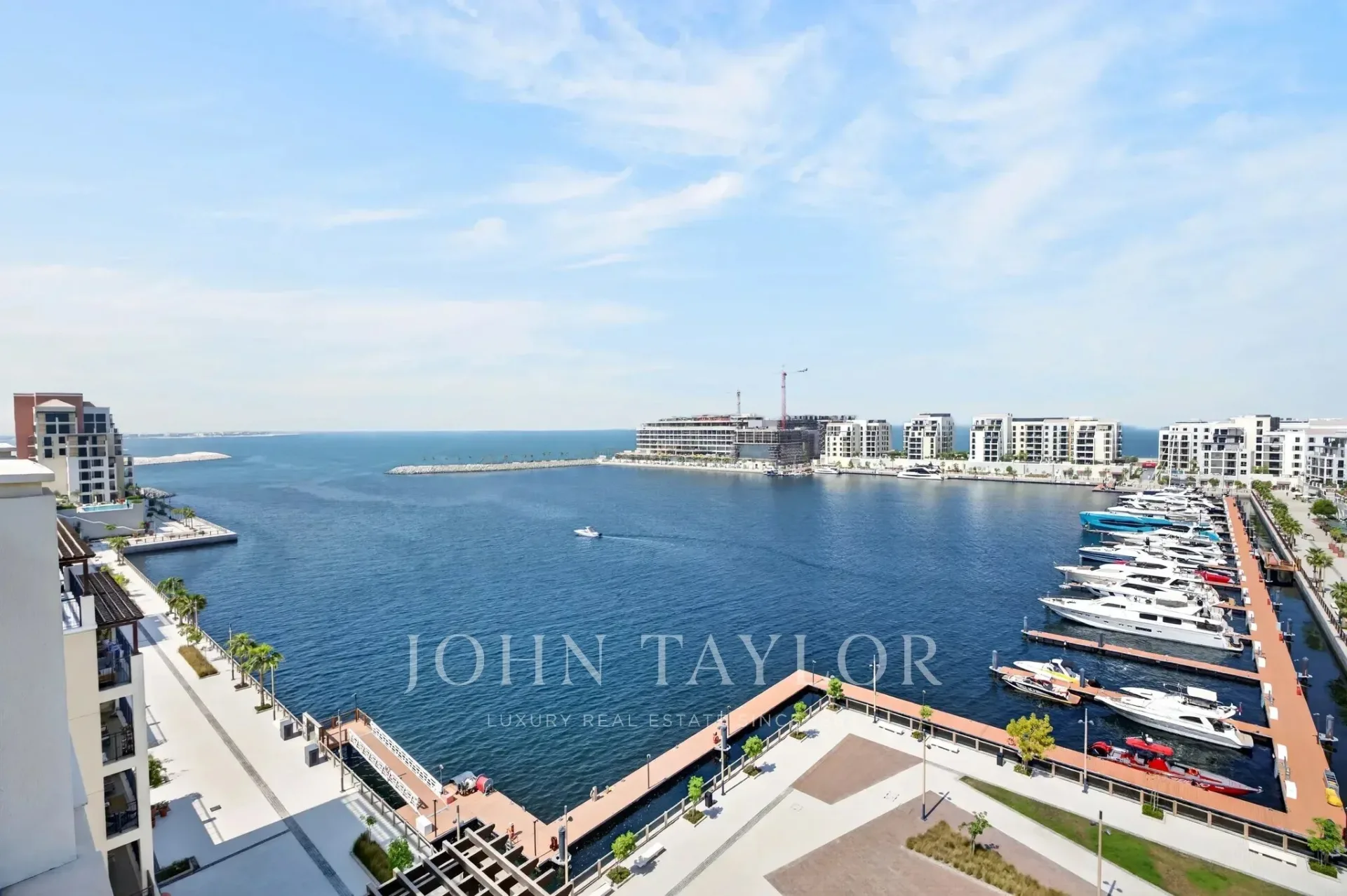 Exceptional Waterfront Penthouse in Jumeirah, Dubai — Prestigious Oceanfront Address — 1