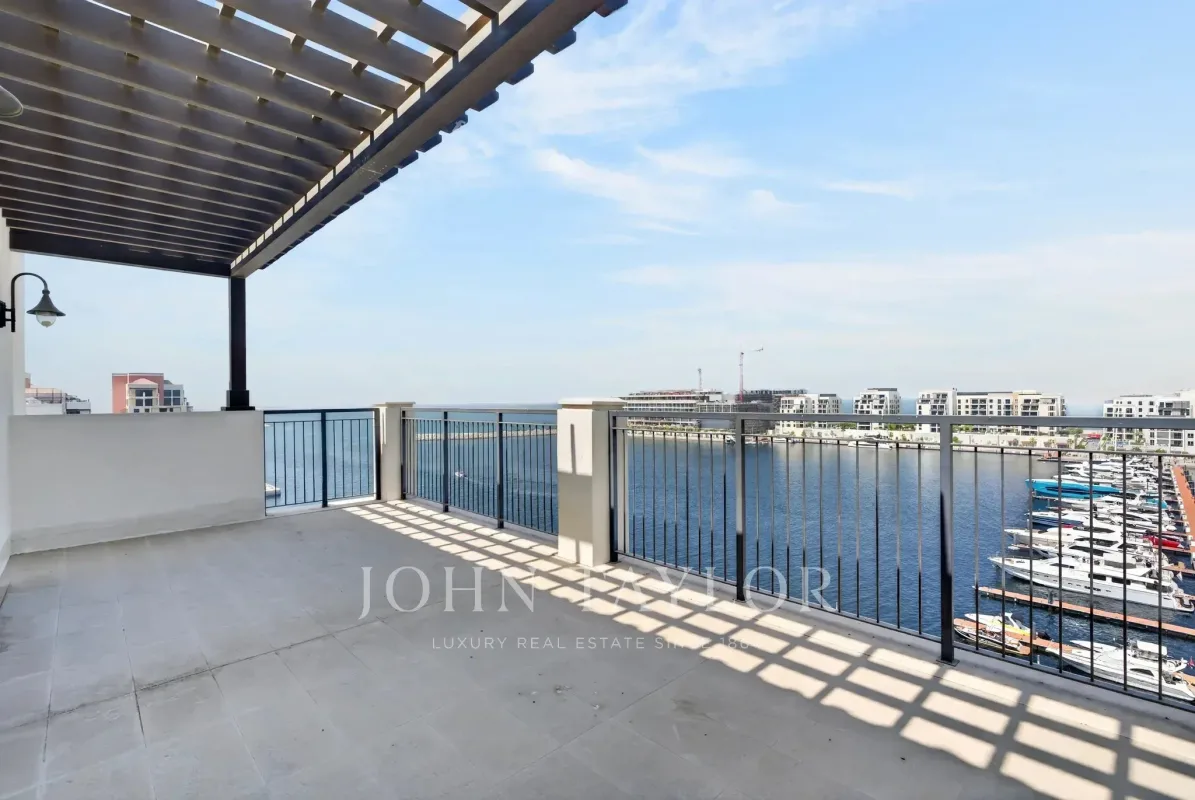 Exceptional Waterfront Penthouse in Jumeirah, Dubai — Prestigious Oceanfront Address — 2