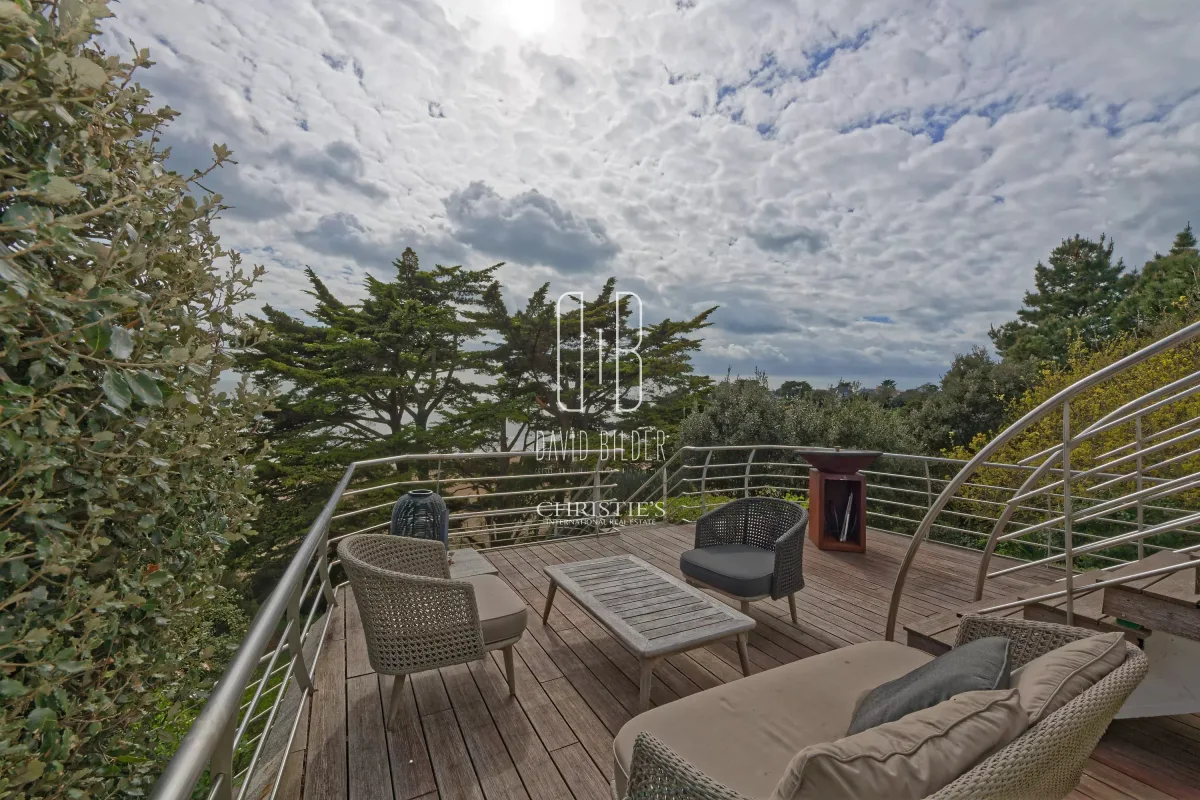 Prestigious Seafront Villa in Saint-Marc-sur-Mer — 4