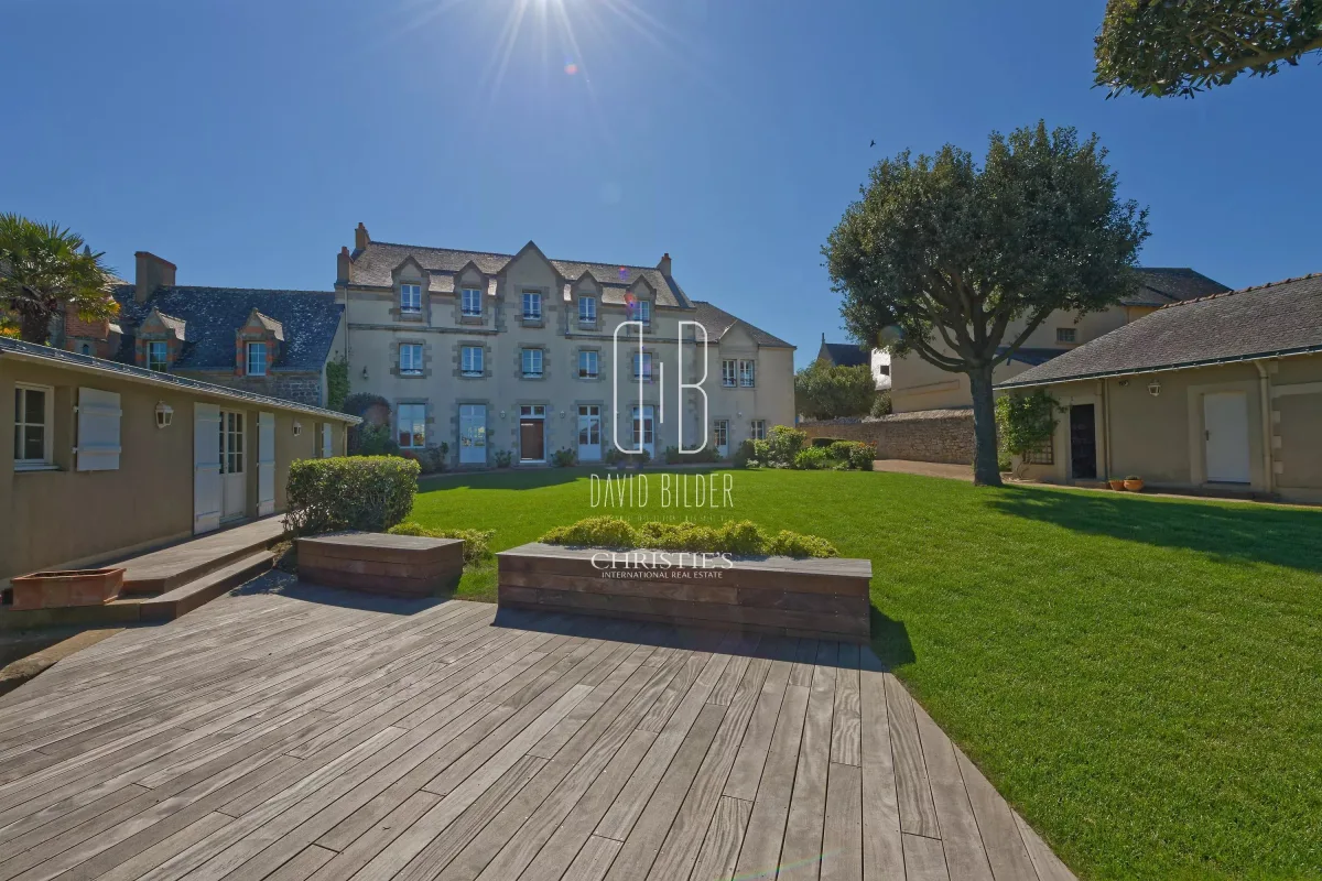 Exceptional Oceanfront Estate in Saint-Marc-sur-Mer — 1