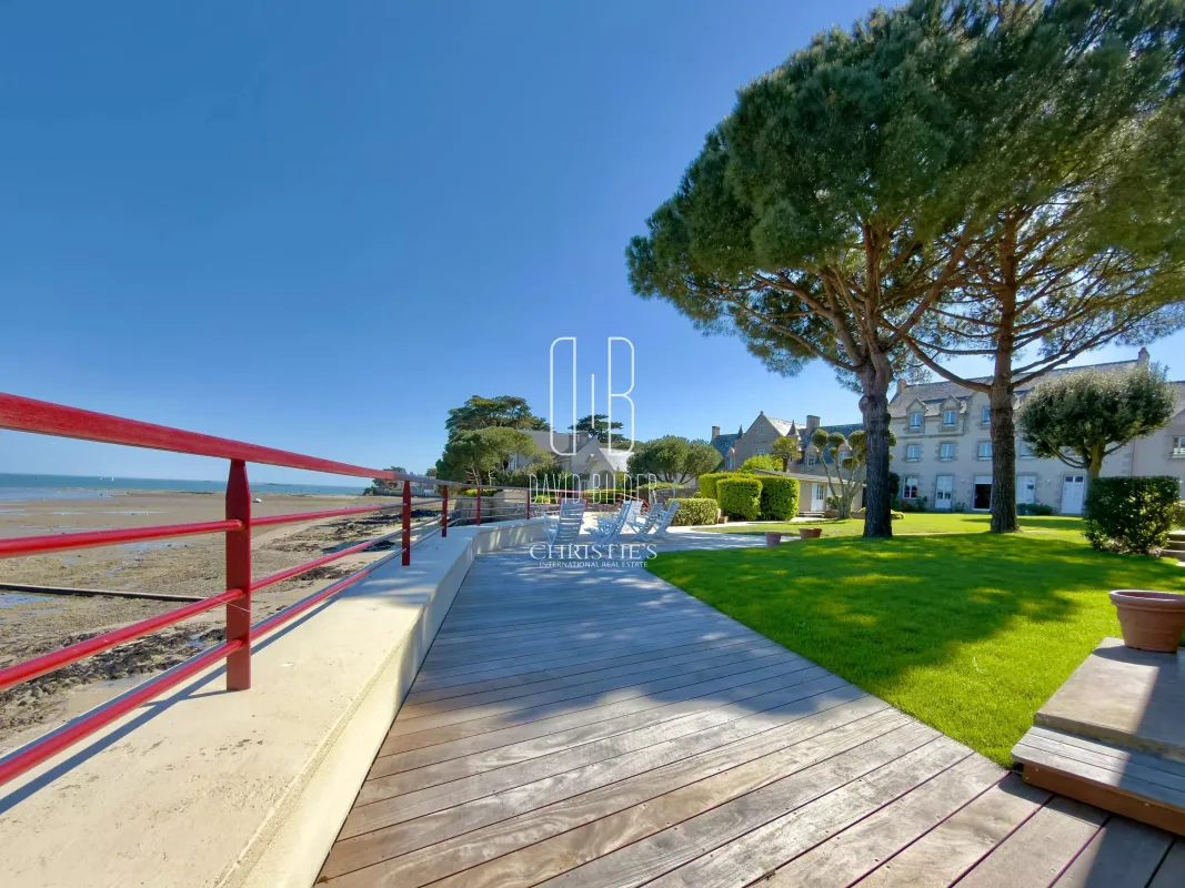 Exceptional Oceanfront Estate in Saint-Marc-sur-Mer — 2