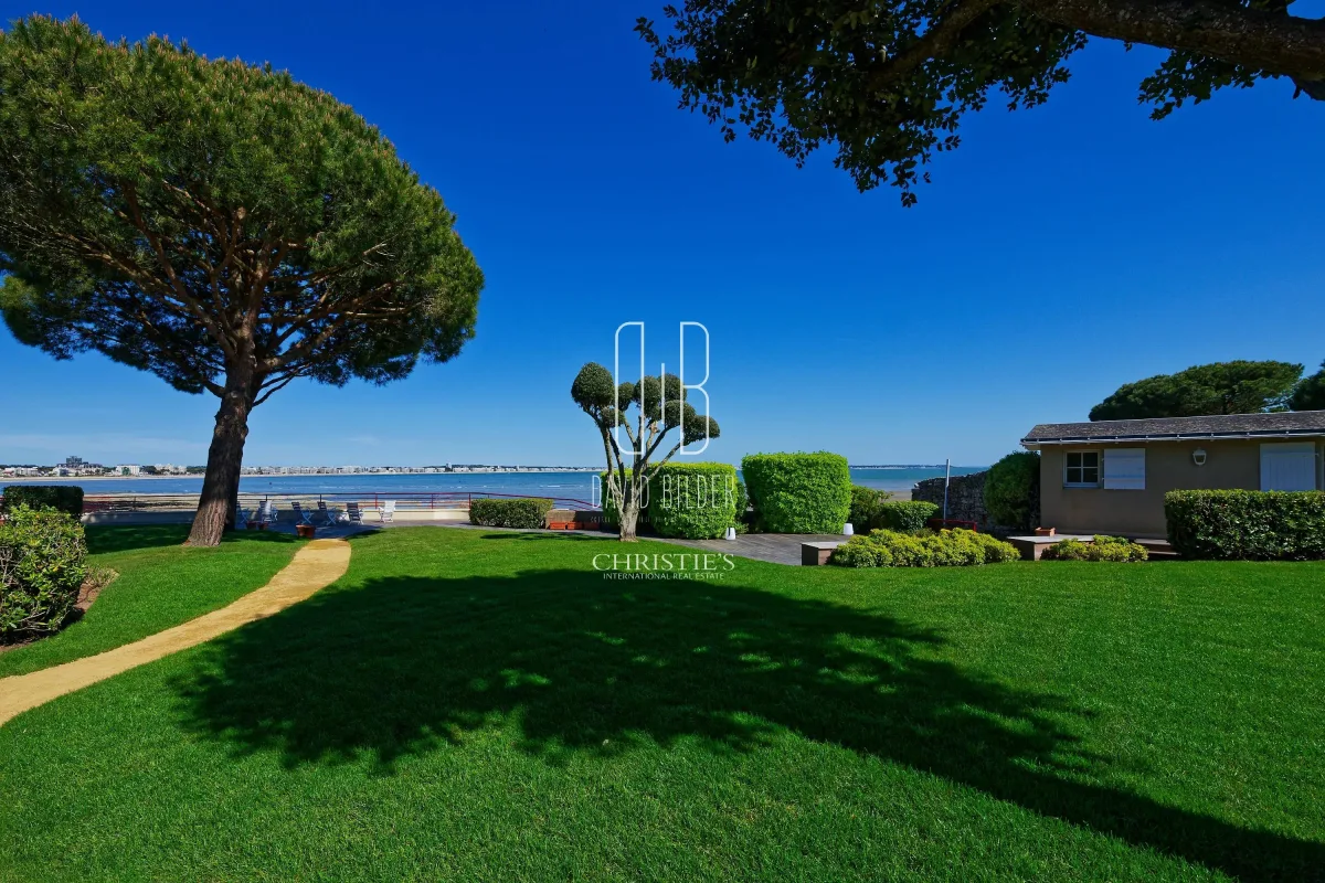 Exceptional Oceanfront Estate in Saint-Marc-sur-Mer — 5