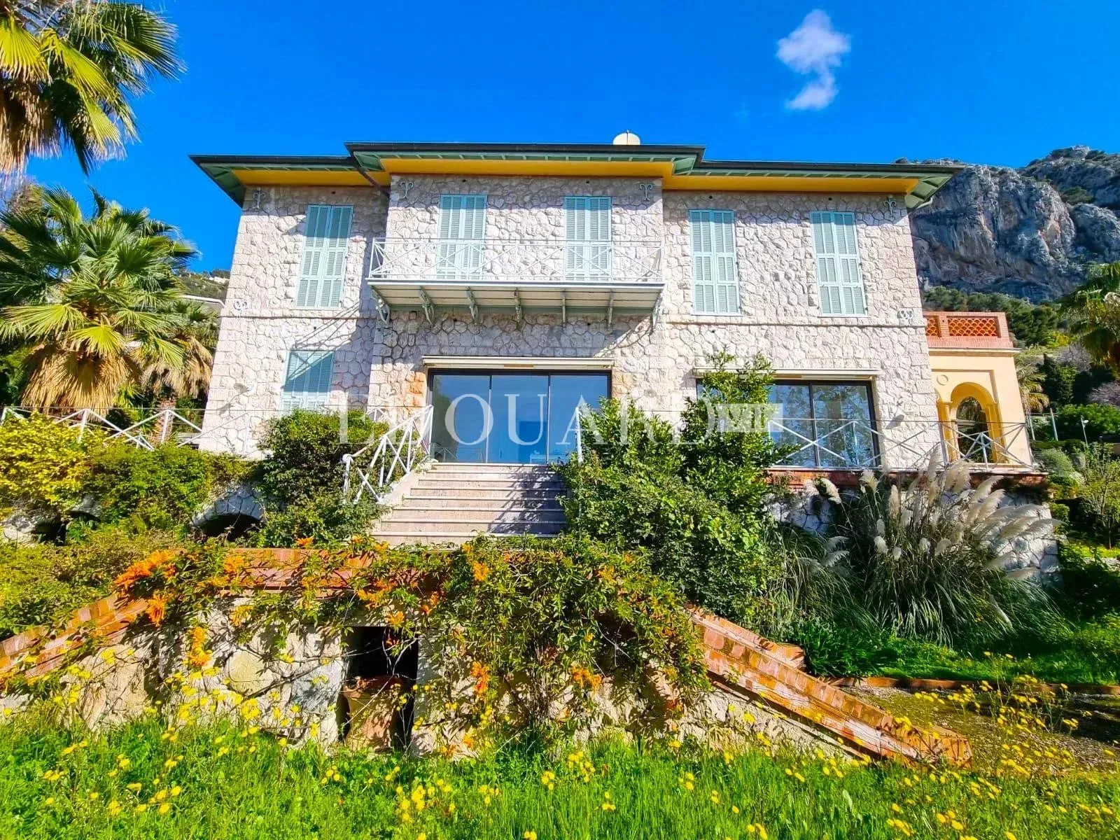 Exceptional Menton Property in Garavan: Panoramic Sea Views and Landscaped Grounds — 1