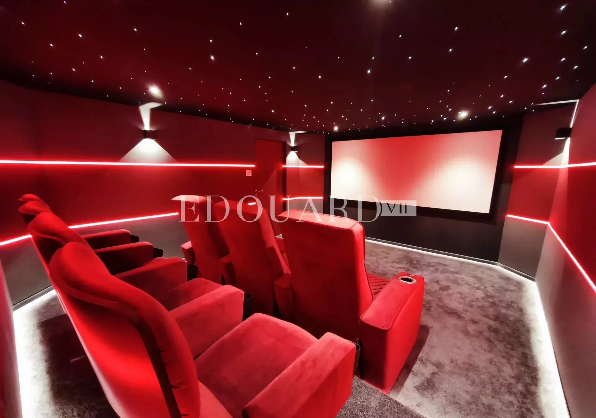 Prestigious Villa in Menton with Pool and Panoramic Sea Views — 2
