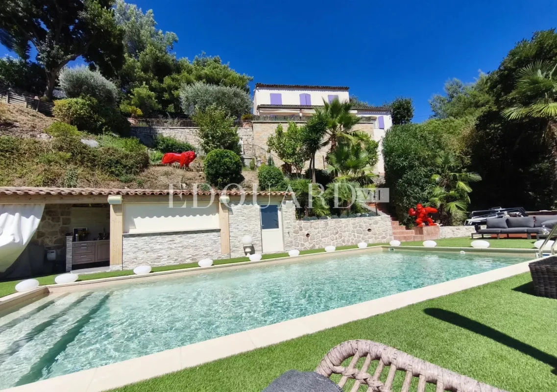 Prestigious Villa in Menton with Pool and Panoramic Sea Views — 1