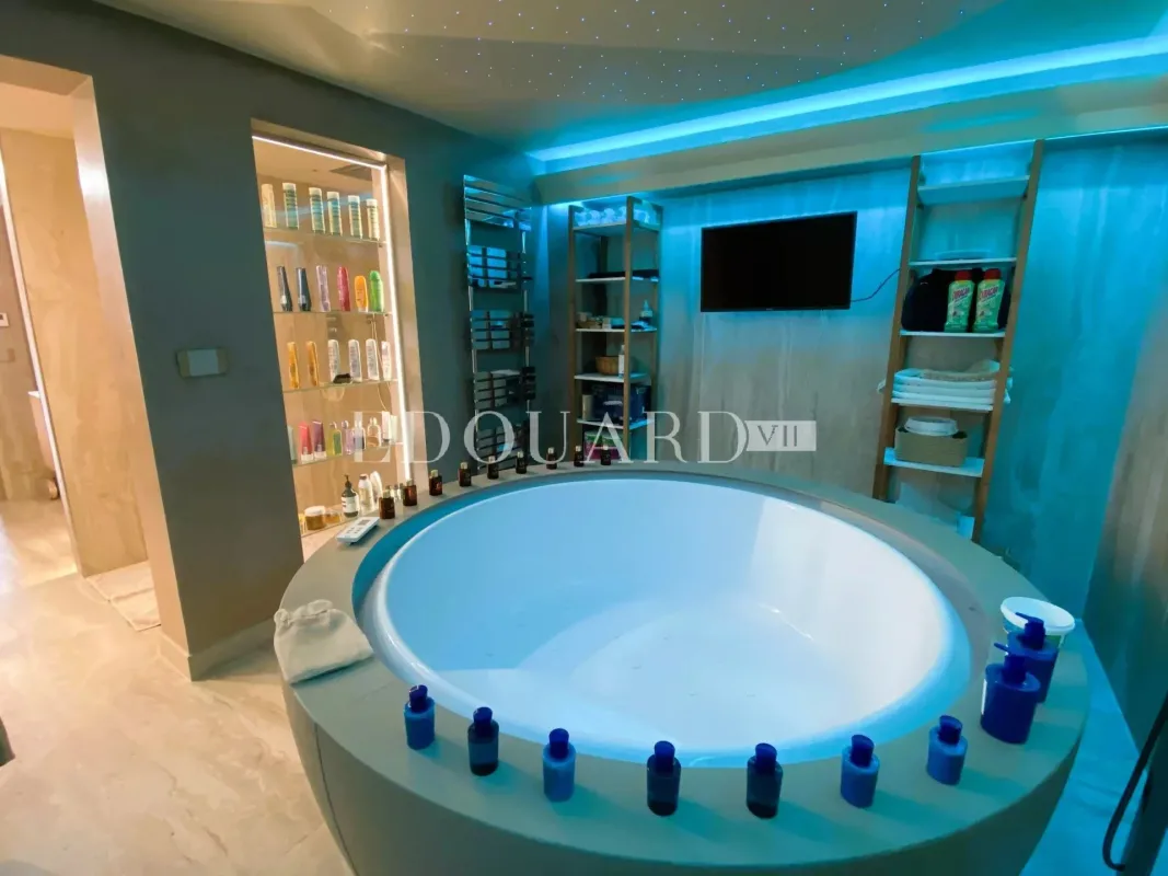 Prestigious Villa in Menton with Pool and Panoramic Sea Views — 4