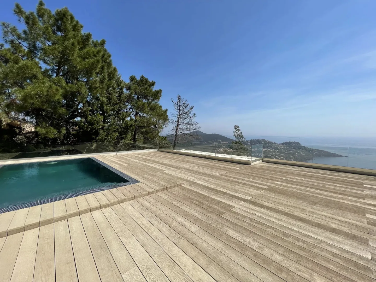 New Villa with Rooftop Pool and Panoramic Sea Views in Théoule-sur-Mer — 3