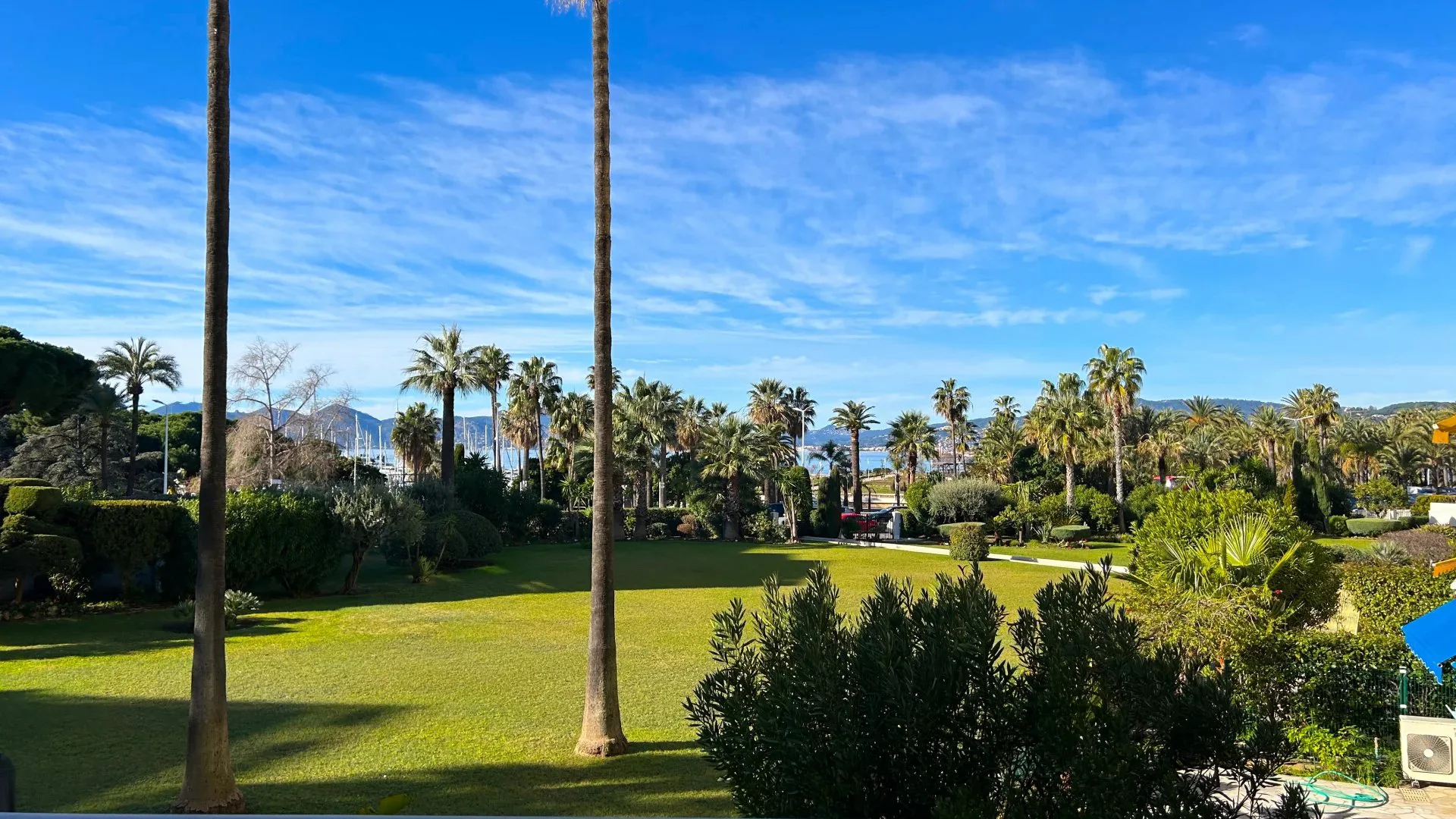 Prestige Apartment on the Croisette in Cannes — 1