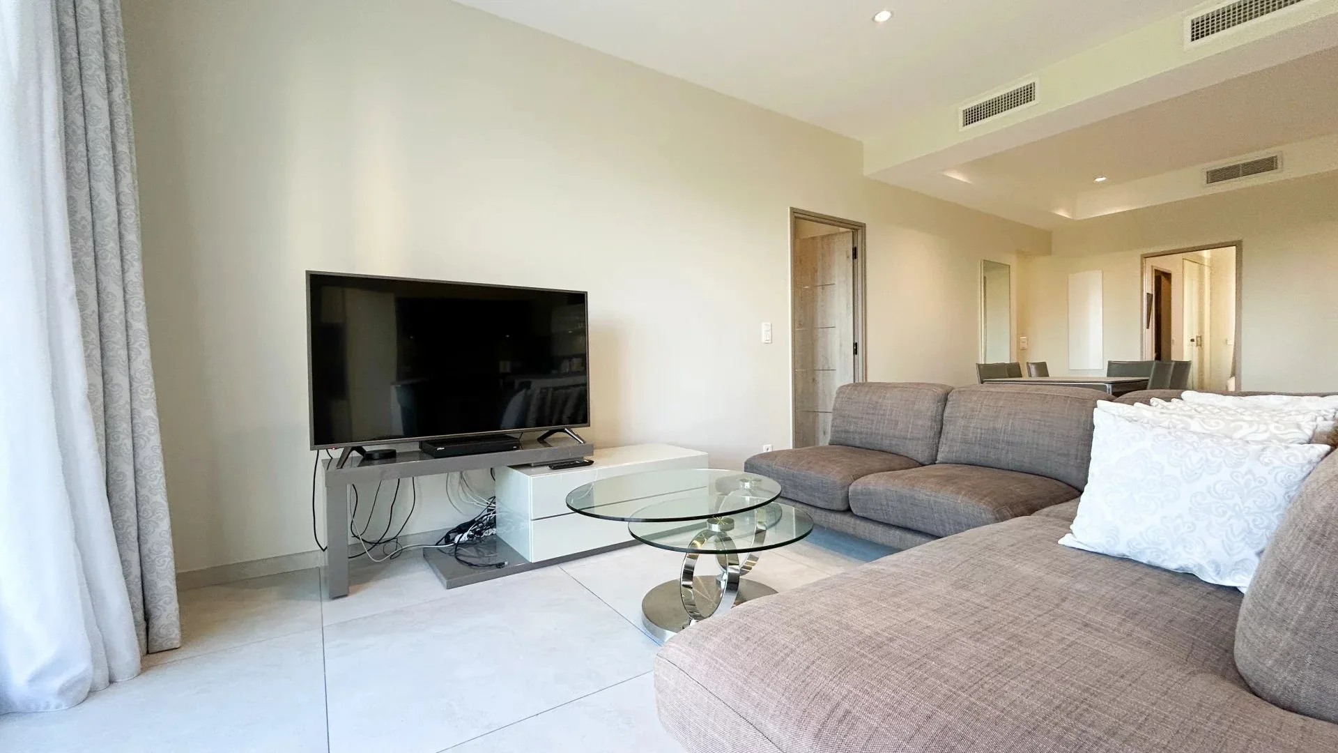 Prestige Apartment on the Croisette in Cannes — 5