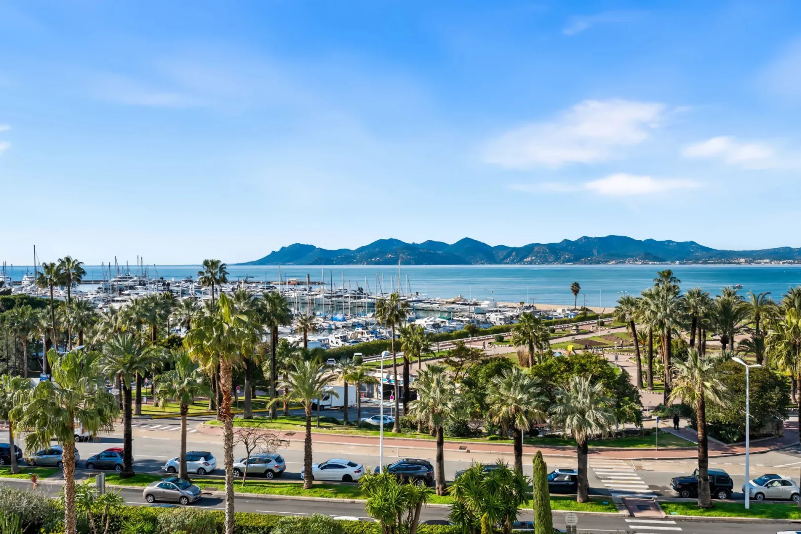 Luxury Apartment with Sea View in Cannes Pointe Croisette — 1
