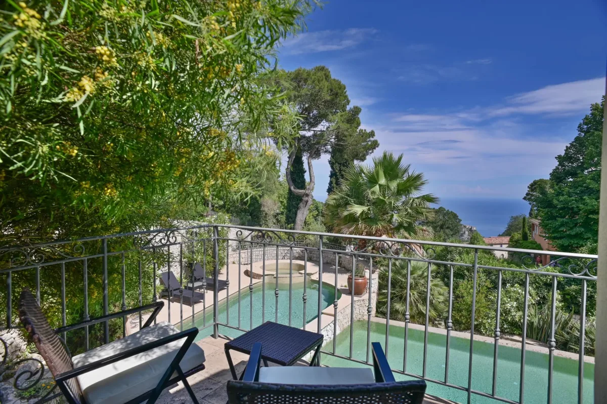 Prestigious Villa in Eze with Sea Views and Approved Expansion Potential — 2