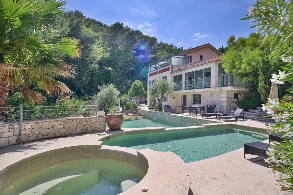 Prestigious Villa in Eze with Sea Views and Approved Expansion Potential — 1