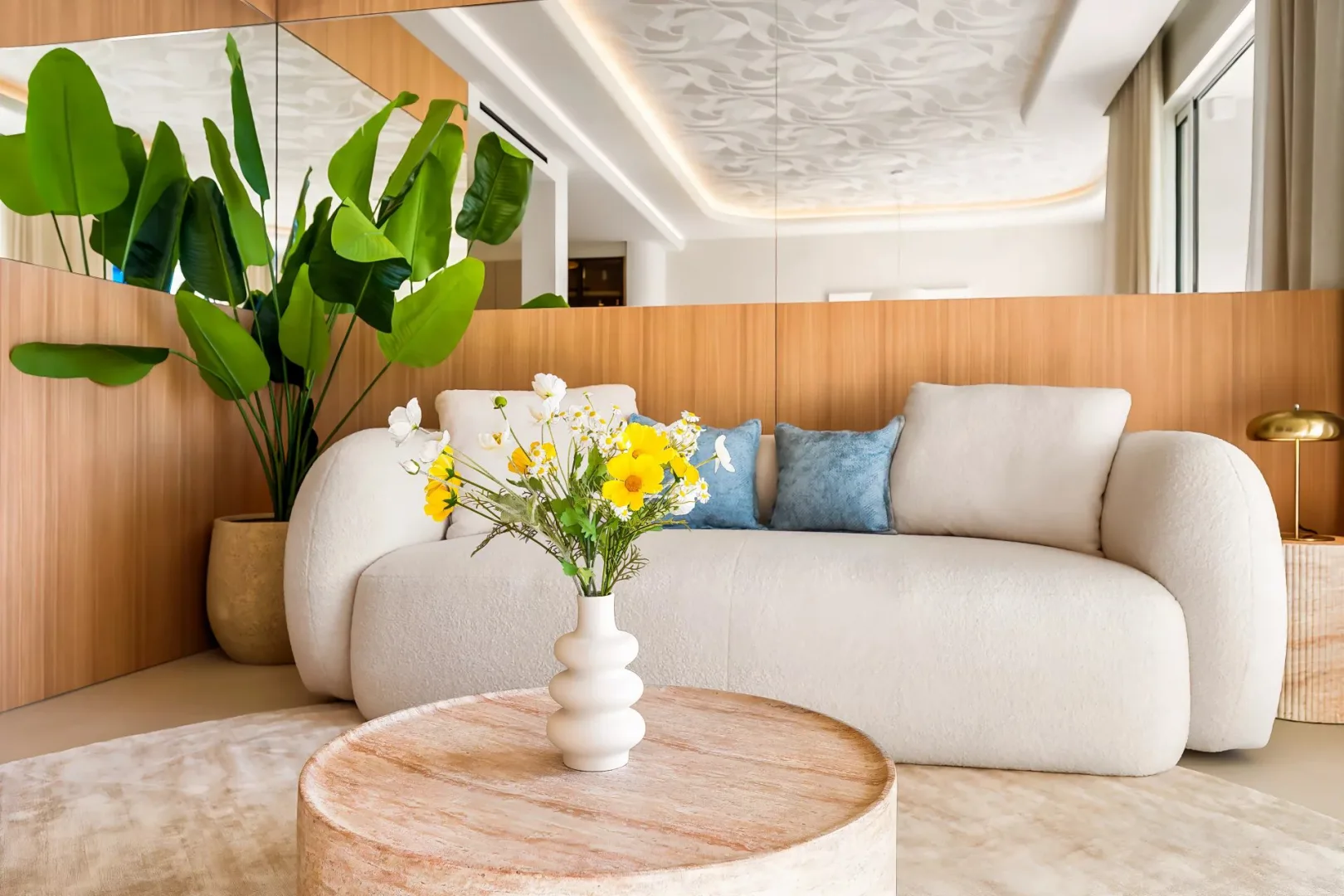 Luxury Apartment with Sea View in Cannes Pointe Croisette — 2