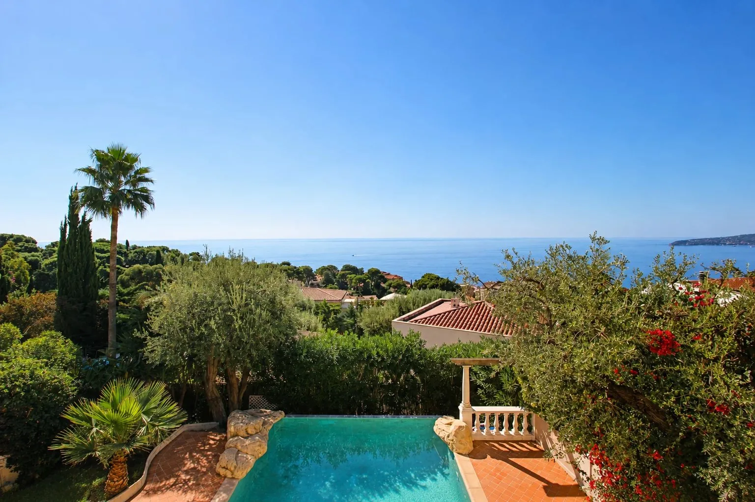Prestigious Neoclassical Villa with Panoramic Mediterranean Views in Cap-d'Ail — 1