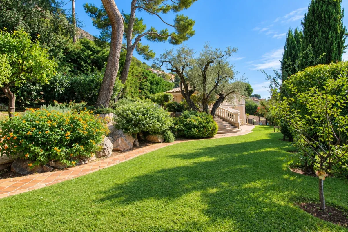 Prestigious Neoclassical Villa with Panoramic Mediterranean Views in Cap-d'Ail — 5