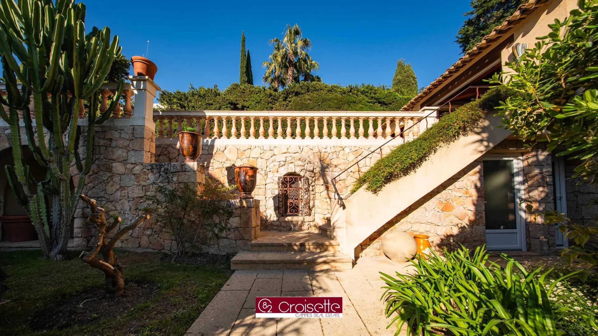 Prestige Villa in Le Cannet with Pool and Landscaped Garden — 5