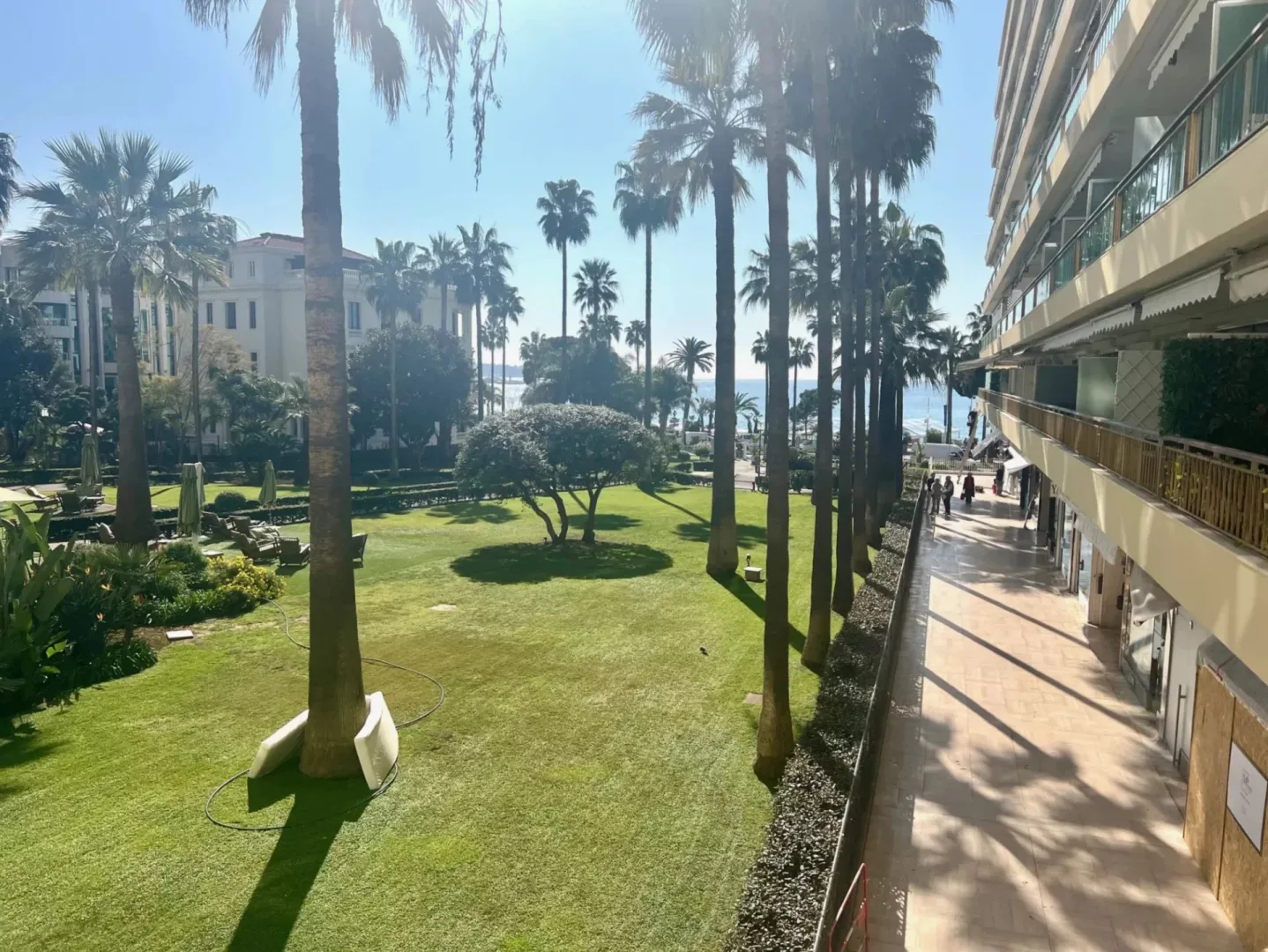 Prestigious Apartment with Sea View on La Croisette — 2