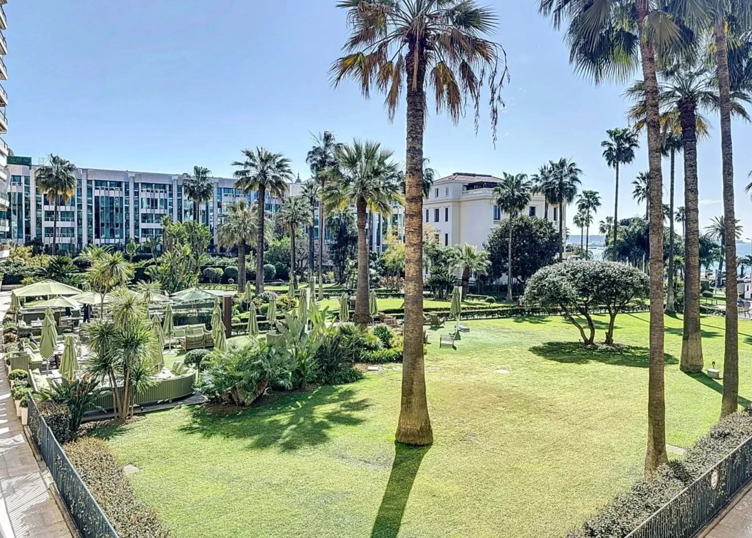 Prestigious Apartment with Sea View on La Croisette — 3