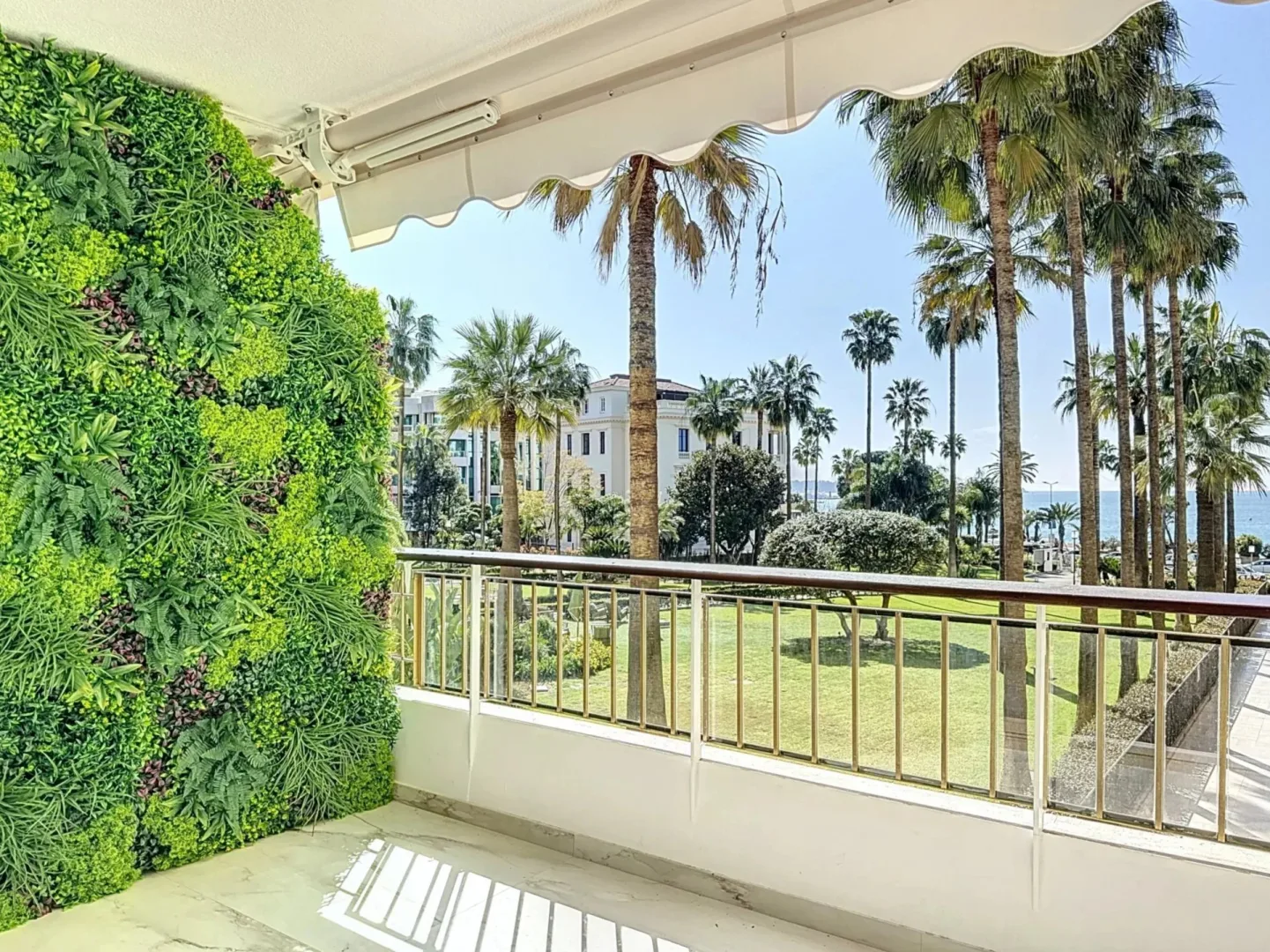 Prestigious Apartment with Sea View on La Croisette — 4