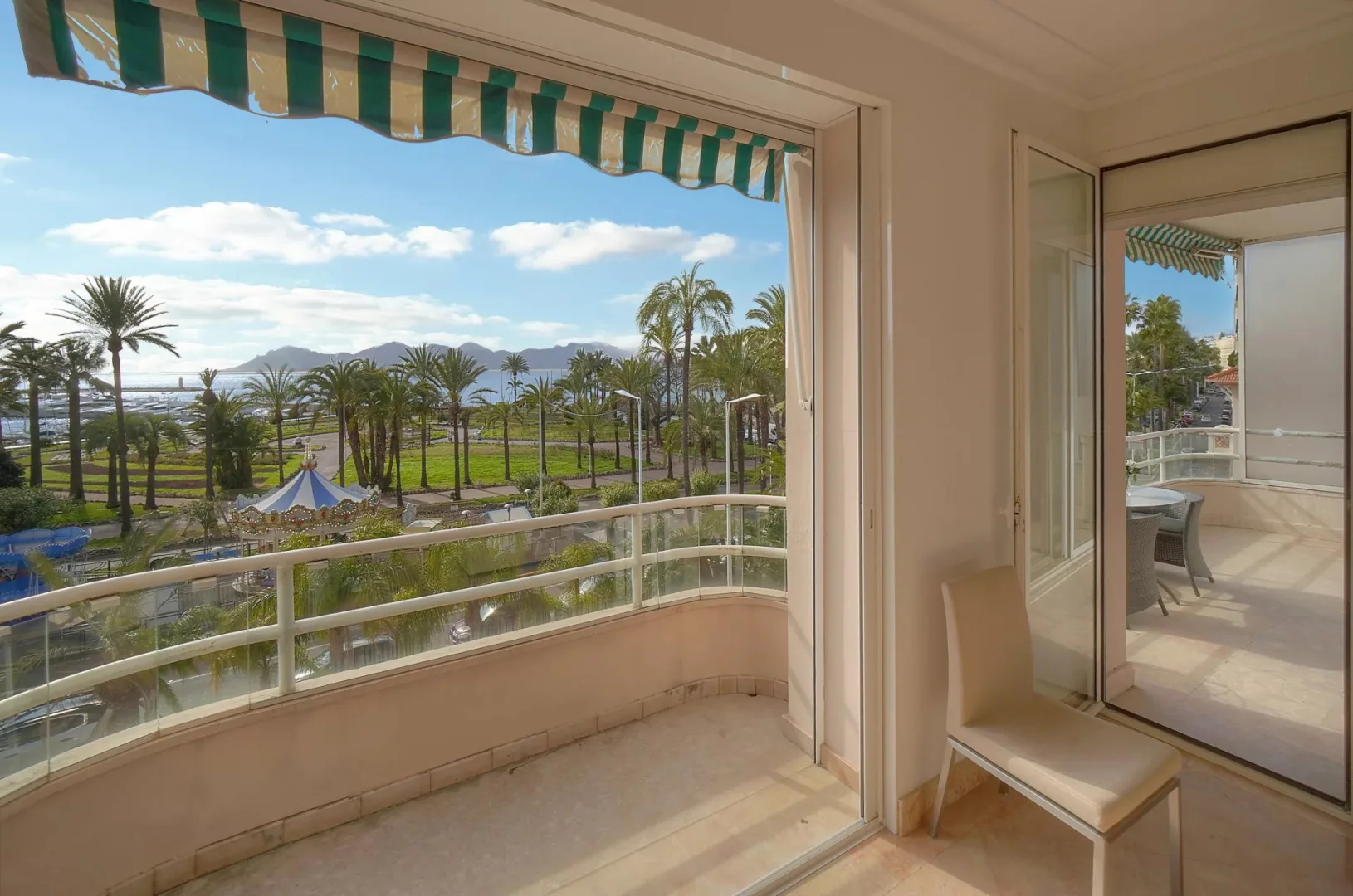 Prestige Apartment Facing the Sea on La Croisette in Cannes — 2