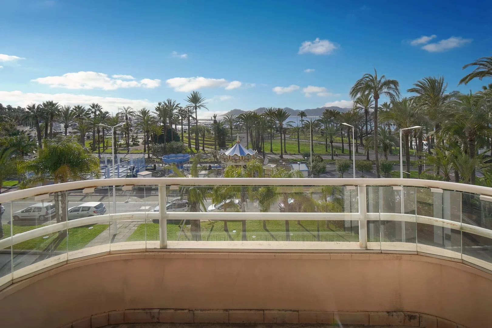 Prestige Apartment Facing the Sea on La Croisette in Cannes — 4