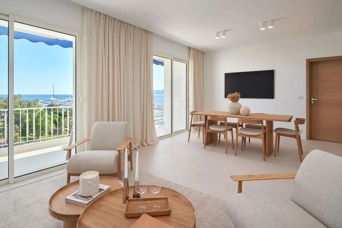 Prestigious Apartment on the Croisette with Sea Views — 1