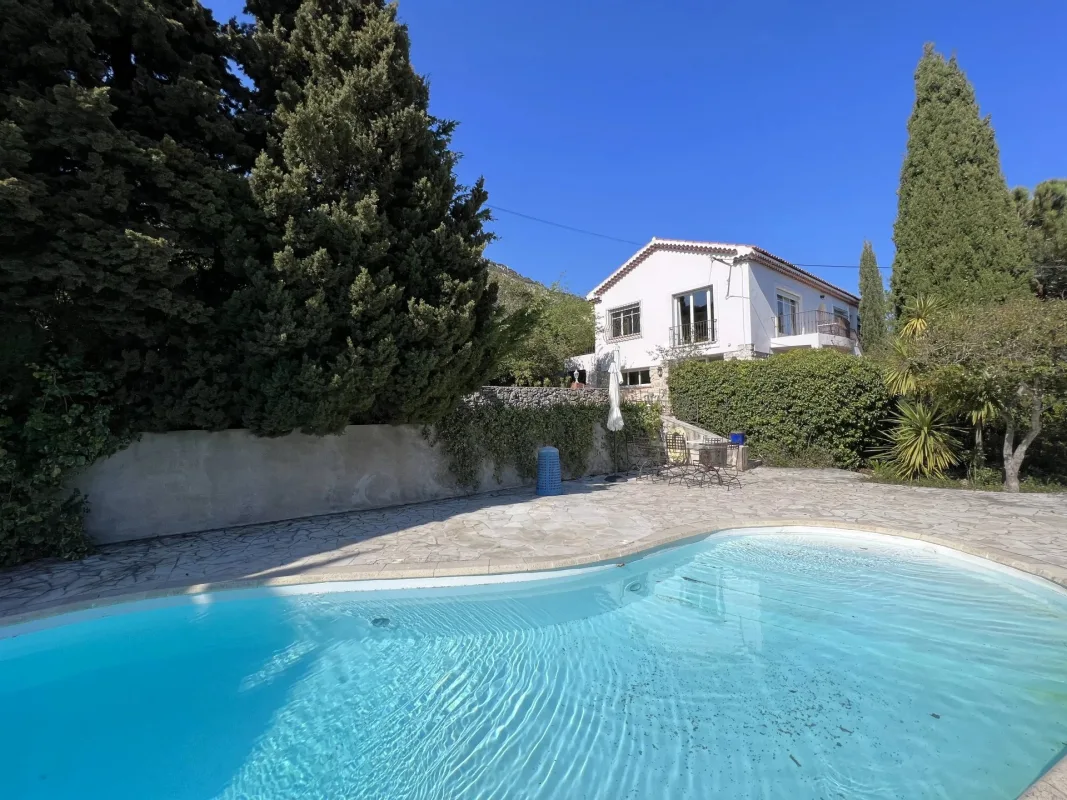 Prestigious Villa with Panoramic Sea Views in La Turbie — 1