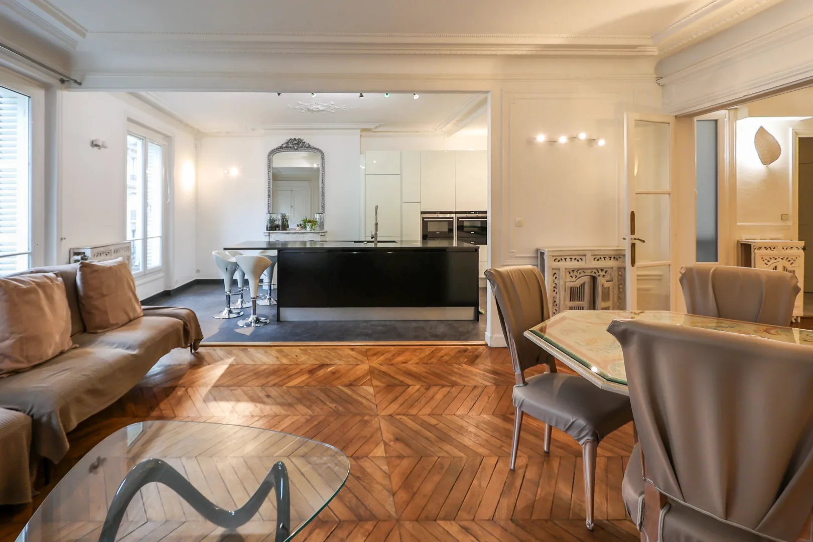 Prestigious 153 sqm Apartment in the Heart of Paris 9th — 1