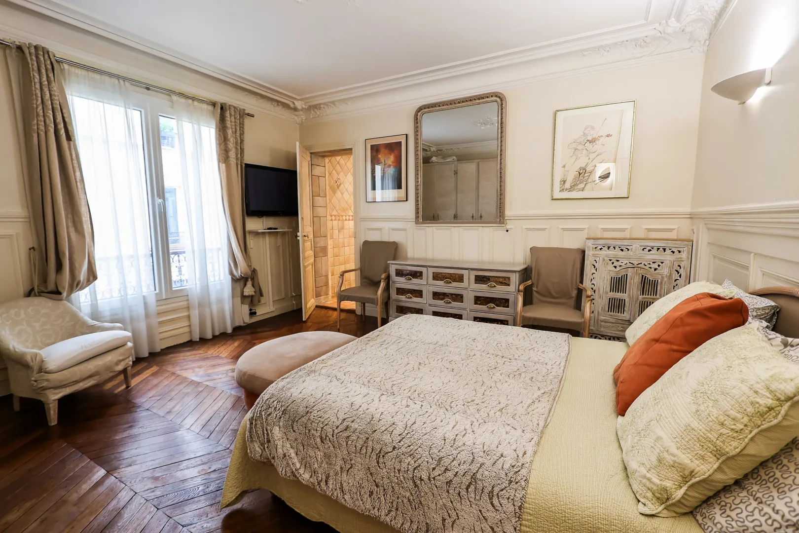 Prestigious 153 sqm Apartment in the Heart of Paris 9th — 4