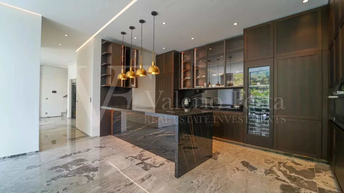 Contemporary Villa with Sea Views in Roquebrune-Cap-Martin — 3