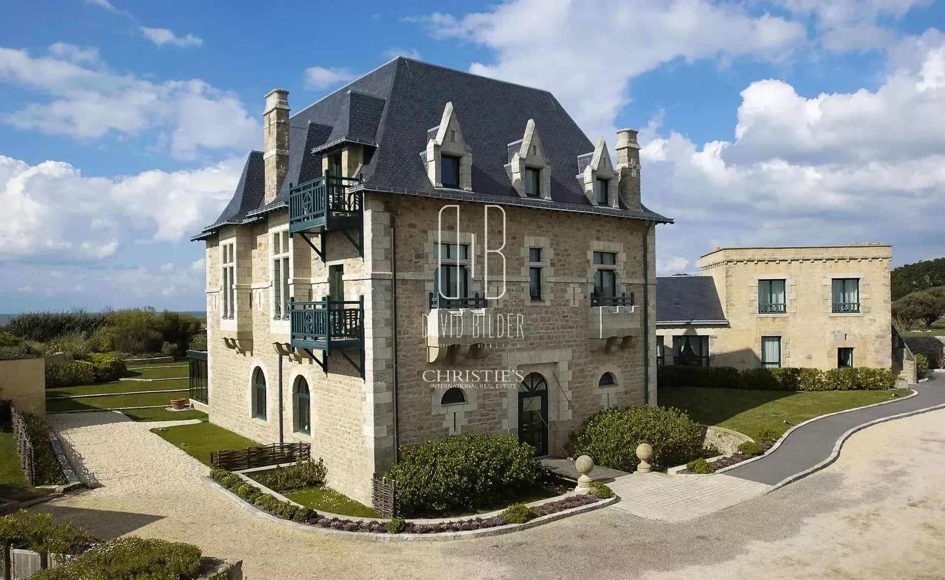 Luxury Château Facing the Ocean in Le Croisic — 1