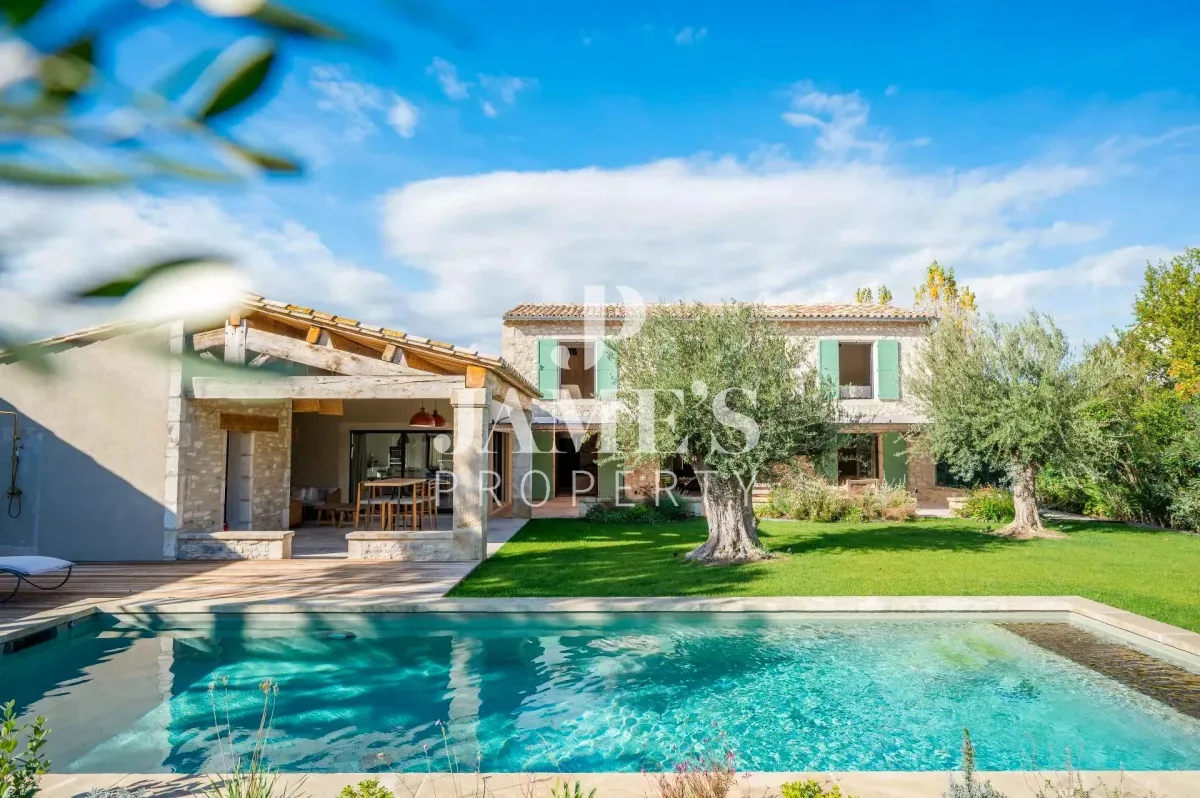 New stone house with swimming pool in Saint Rémy de Provence — 1