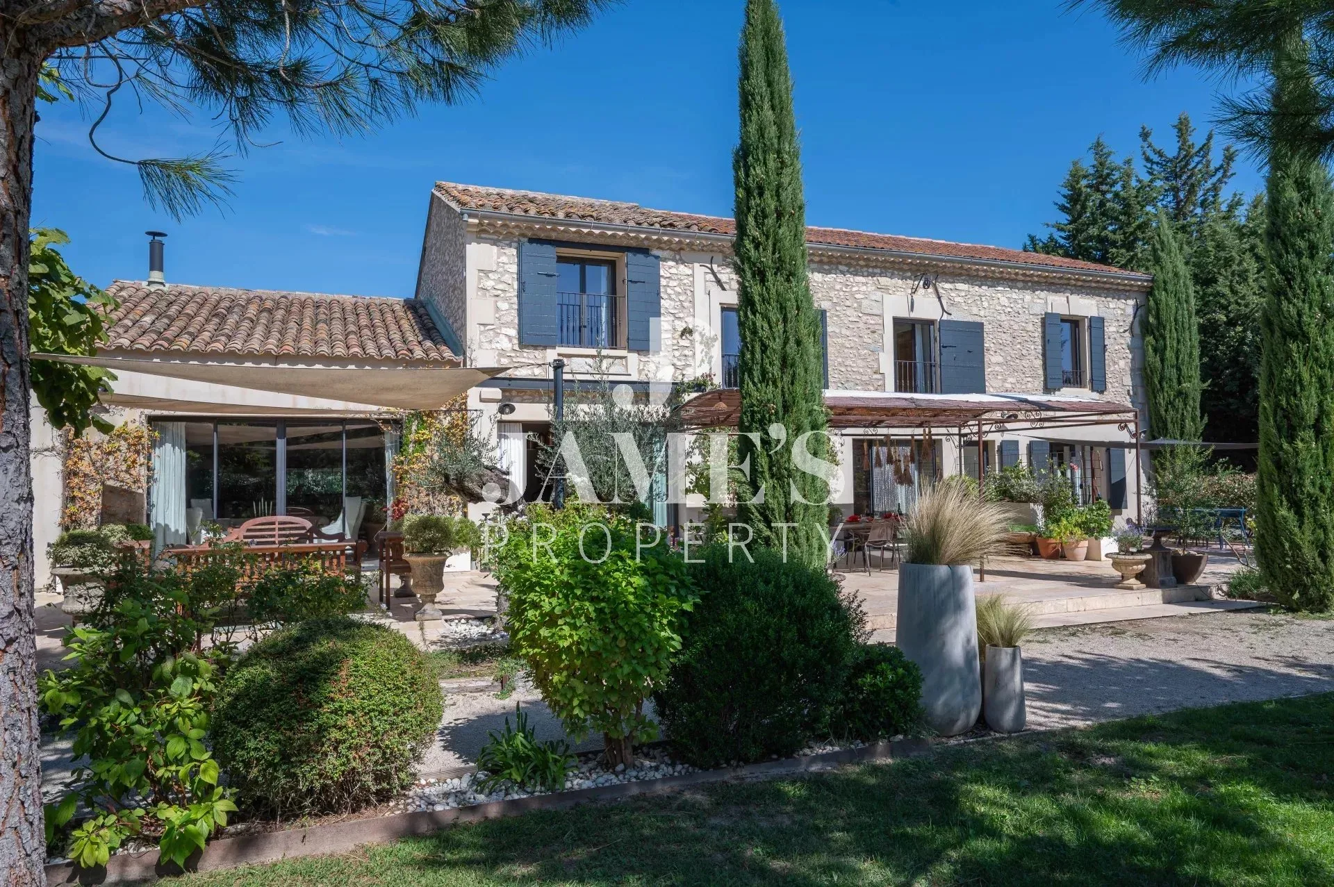 Prestigious Estate with Olive Grove Near Saint-Rémy-de-Provence — 1