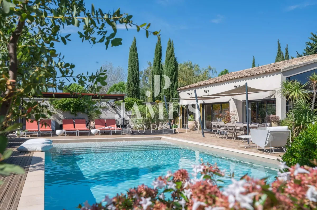 Prestigious Estate with Olive Grove Near Saint-Rémy-de-Provence — 2