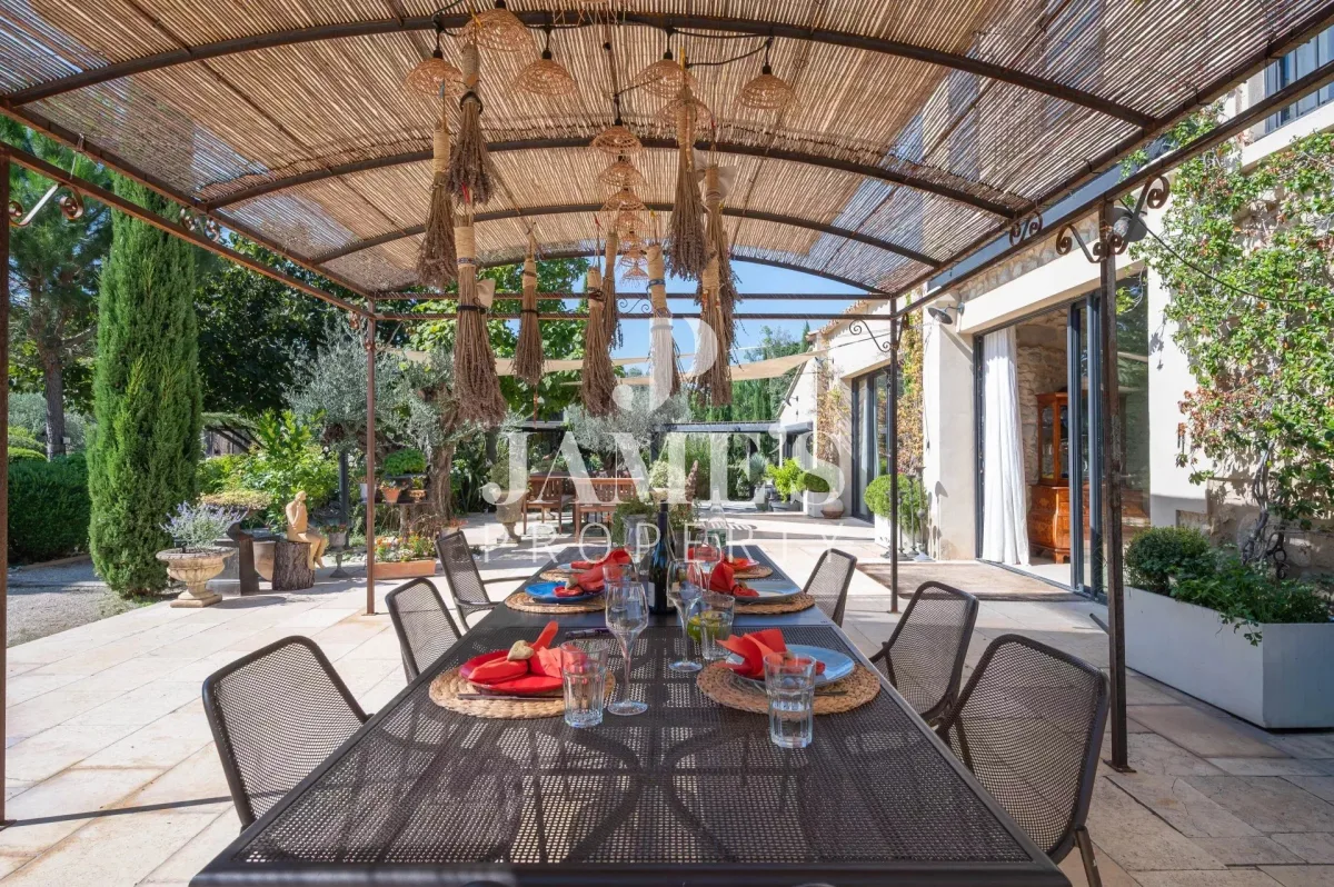 Prestigious Estate with Olive Grove Near Saint-Rémy-de-Provence — 3