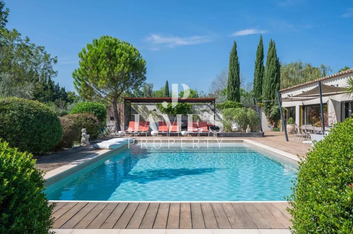 Prestigious Estate with Olive Grove Near Saint-Rémy-de-Provence — 4